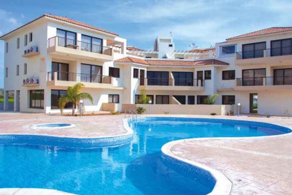 comprises pools bedroom drive